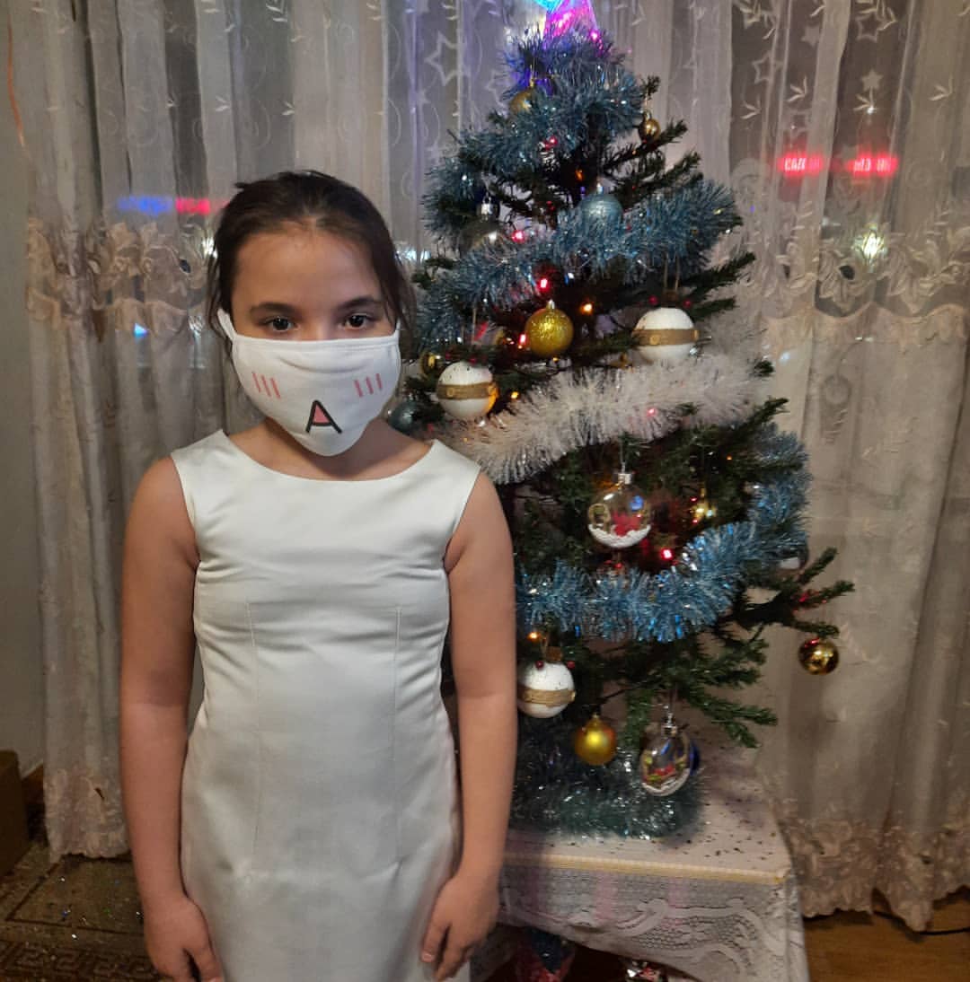 В 2020 году дети срослись с масками, на НГ просьба подарить маску с мордочкой кота🤣🤣🤣