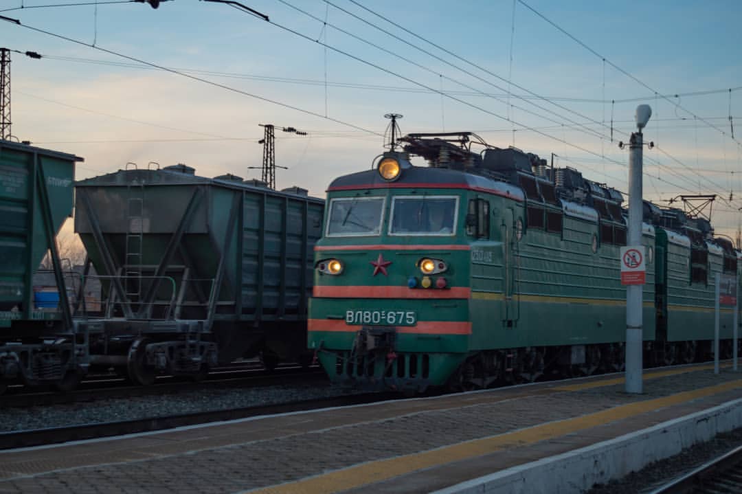 photo_monster_2400 в LOOKY — Съёмка: 4 января 2021 года
Электровоз ВЛ80с-675
#поезда #вл8