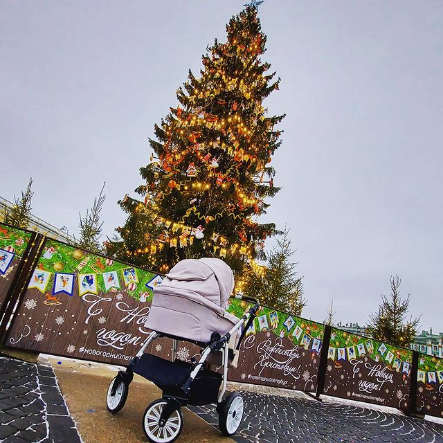fatcaps в LOOKY. #2021,#christmas,#christmastree,#christmaseve,#christmastime,#babywagon,#christmas2021,#ilovemyson,#christmaslights,#holidays,#holiday,#winter,#xmas,#photography,#ilovespb,#family,#winter,#merrychristmas,#happynewyear,#newyearseve,#fromrussiawithlove,#newyear,#photooftheday,#newyears2021,#bye2020,#instagramanet,#palacesquare,#hello2021. #2021 #christmas #ch...