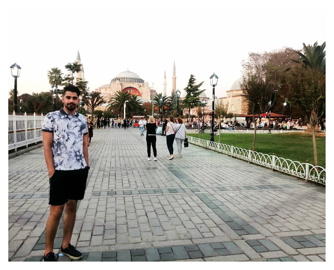 .
چِ کج رفتاری ای چرخ
#عارف_قزوینی 
۹۸,۰۷,۰۹