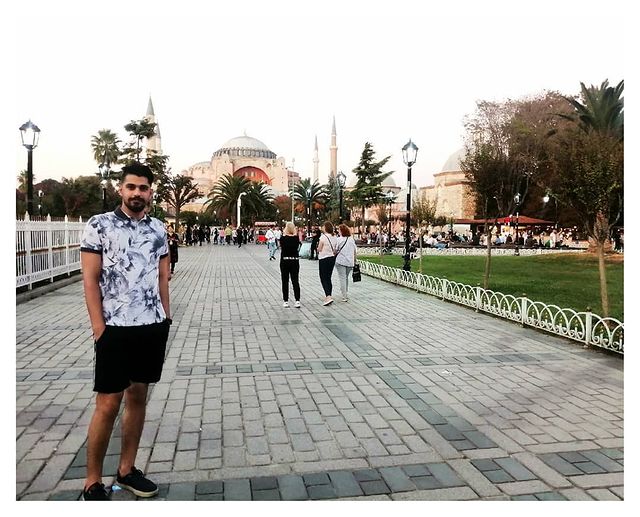 iliya.shakeri в LOOKY. #عارف_قزوینی. .
چِ کج رفتاری ای چر...