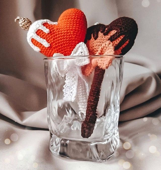 Petelka pro в LOOKY. #амигуруми⠀,#бесплатныймк⠀,#бесплатноеописание⠀,#вязание⠀,#вязаниекрючком⠀,#игрушкикрючком⠀,#вяжутнетолькобабушки⠀,#мастеркласс⠀,#сердечкокрючком⠀,#сердечкоамигуруми⠀,#петелька_про⠀,#взаимно. А Вы отмечаете День ...