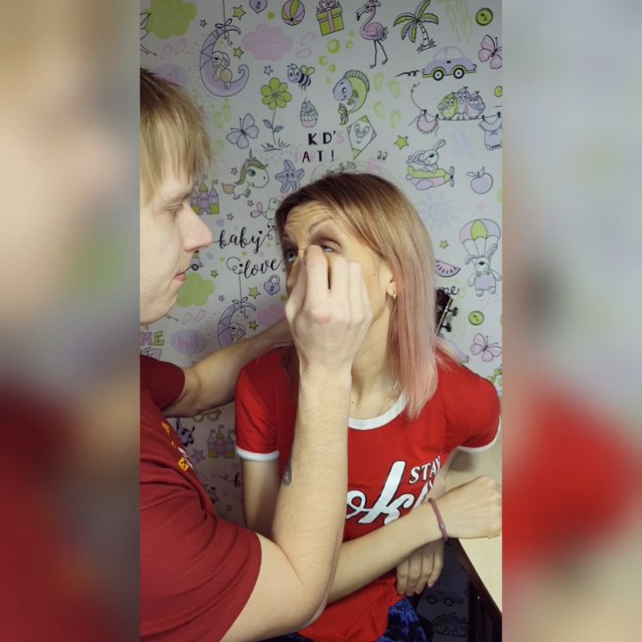 a.zveruga_krsk в LOOKY. #zverylive,#макияждня,#макияжотмужа,#гриммнахеллоуин,#урокимакияжа,#втренде,#семья,#юморжизни,#makeuptime,#instavideo,#followｍe,#ржака,#смешныевидео,#жизнь,#юмор,#тикток. Нужен быстрый makeup...