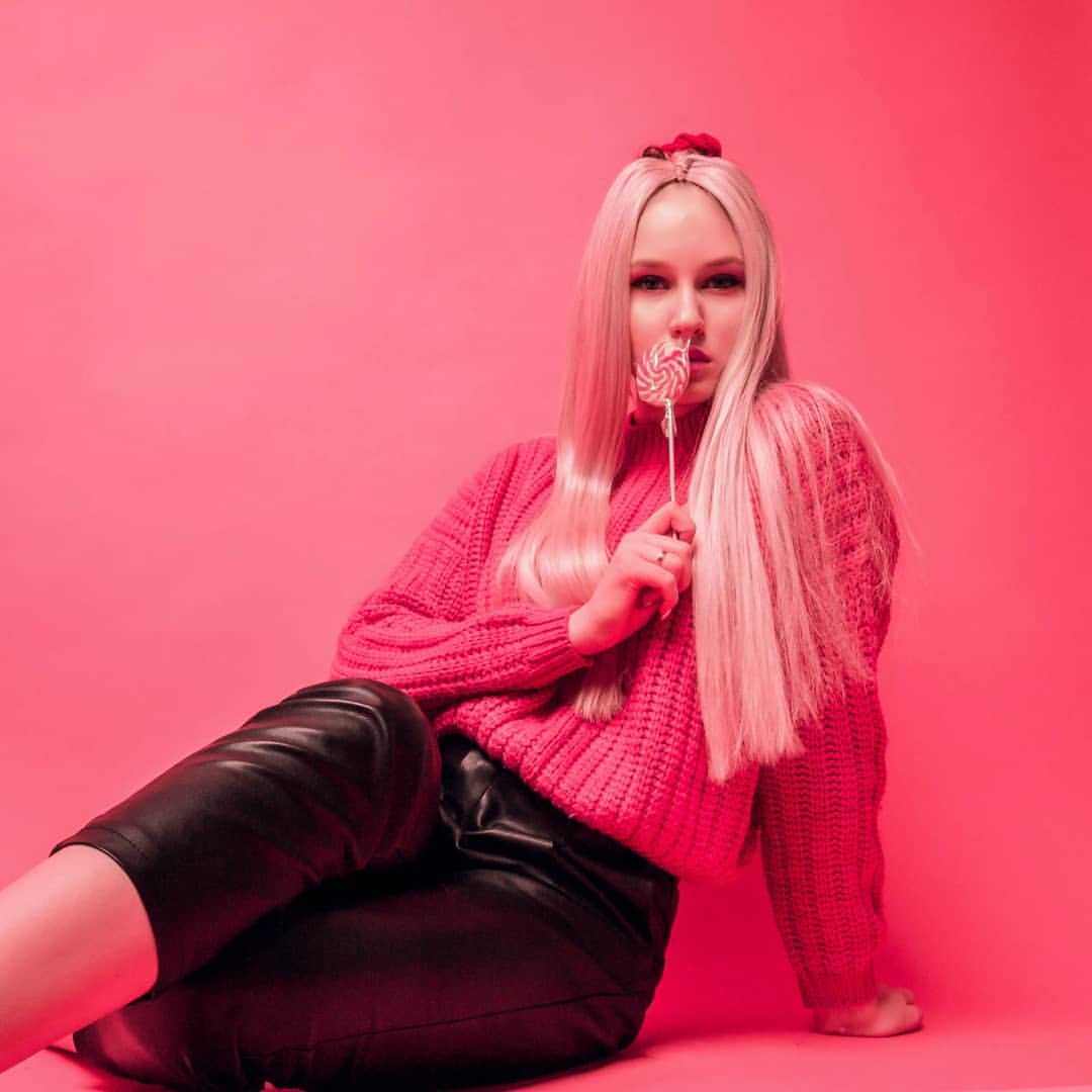 boypravsergei_ph in LOOKY. #portrait,#olympuspen,#olympus,#penepl3,#1442mm,#girl,#russianphotographer,#russianphoto,#city,#mood,#cheel,#pink,#lollipop,#girl,#girls,#crazy,#blonde,#blondehair,#beauty,#cute,#candy. #portrait #olympuspe...
