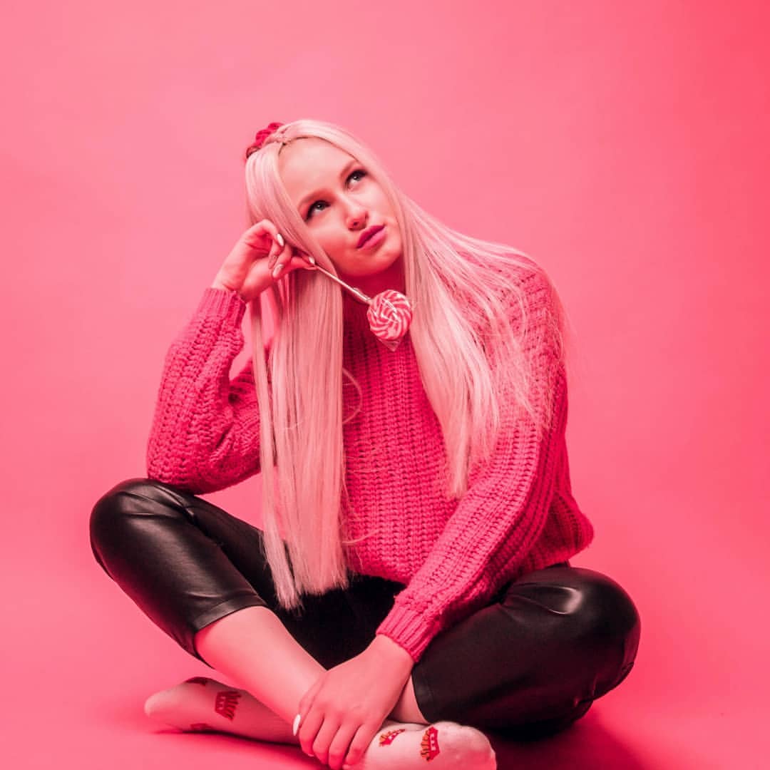 boypravsergei_ph in LOOKY. #portrait,#olympuspen,#olympus,#penepl3,#1442mm,#girl,#russianphotographer,#russianphoto,#city,#mood,#cheel,#pink,#lollipop,#girl,#girls,#crazy,#blonde,#blondehair,#beauty,#cute,#candy. #portrait #olympuspe...