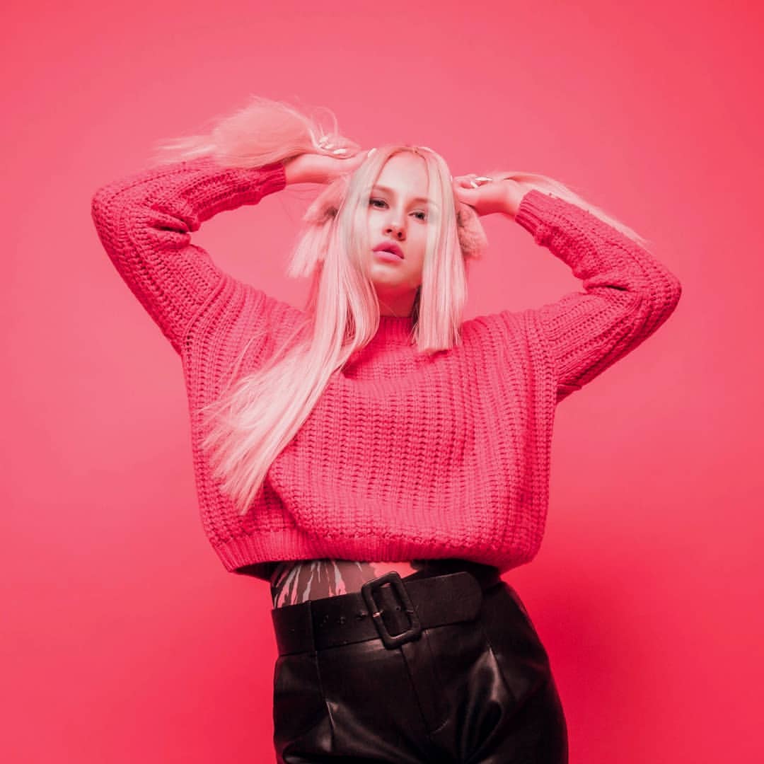 boypravsergei_ph in LOOKY. #portrait,#olympuspen,#olympus,#penepl3,#1442mm,#girl,#russianphotographer,#russianphoto,#city,#mood,#cheel,#pink,#lollipop,#girl,#girls,#crazy,#blonde,#blondehair,#beauty,#cute,#candy. #portrait #olympuspe...