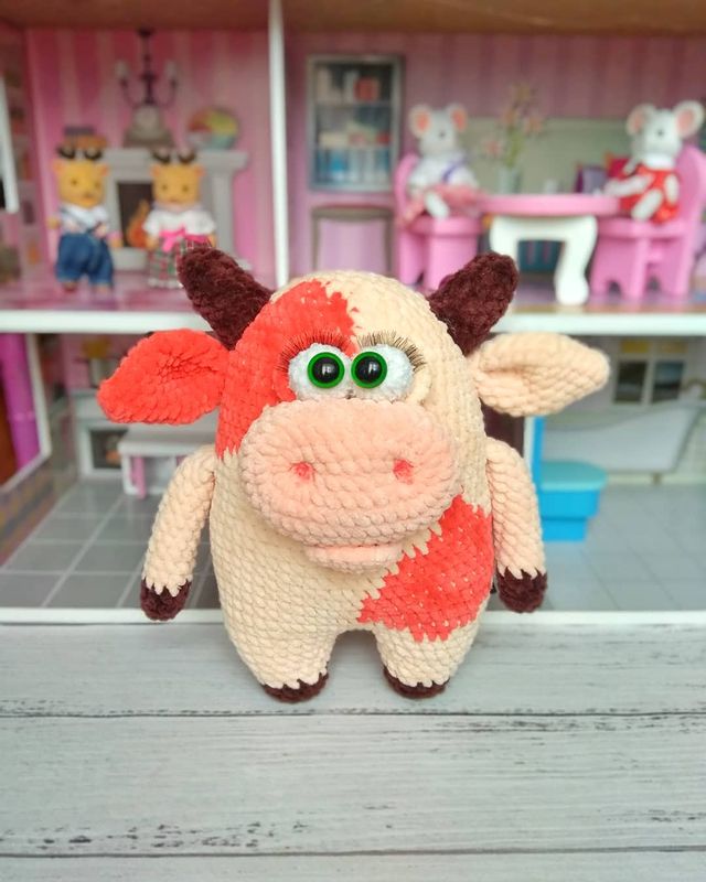 handmade_by_bespalovanadezhda в LOOKY. #СанктПетербург,#Питер,#Ленинградскаяобласть,#xiaomiredminote4,#Leningradoblast,#вязаниекрючком,#вязание,#вязанаяигрушка,#рукоделие,#ручнаяработа,#вяжутнетолькобабушки,#корова,#коровка,#плюшеваякоровка,#плюшеваяпряжа,#handmade,#crochet,#crochettoys,#yarnartdolce,#yarnart,#himalaya,#himalayadolphinbaby,#amigurumi,#февраль,#2021. Коровка

Рост 23 см....