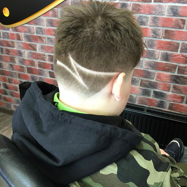 andrewmogout_barber в LOOKY. #барбершопбронницы,#стрижкабронницы,#барбербронницы,#бронницыдети,#бронницыстрижки,#олдбойбронницы,#бронницымамы,#bronnitsy,#стрижкибронницы,#barbergrammers,#barberstyle,#rebelbarber,#fade_players,#100kbarbers,#worldofbarbers,#menshairworld,#barberzoneworldwide,#sharpfade,#barberstyledirectory,#top_barberpost,#fadegame,#russian_barberpost,#notoriousbarbers,#dcprorussia. Немного покреативил ...