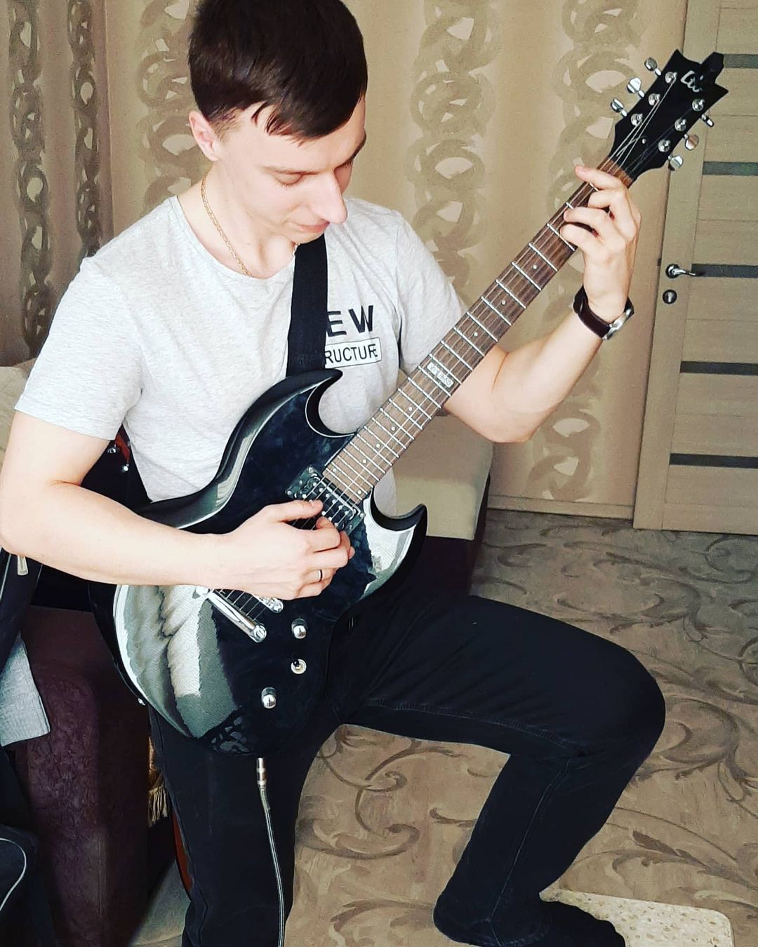 vladislav96panov в LOOKY — #бас-гитара сложна в освоении:)