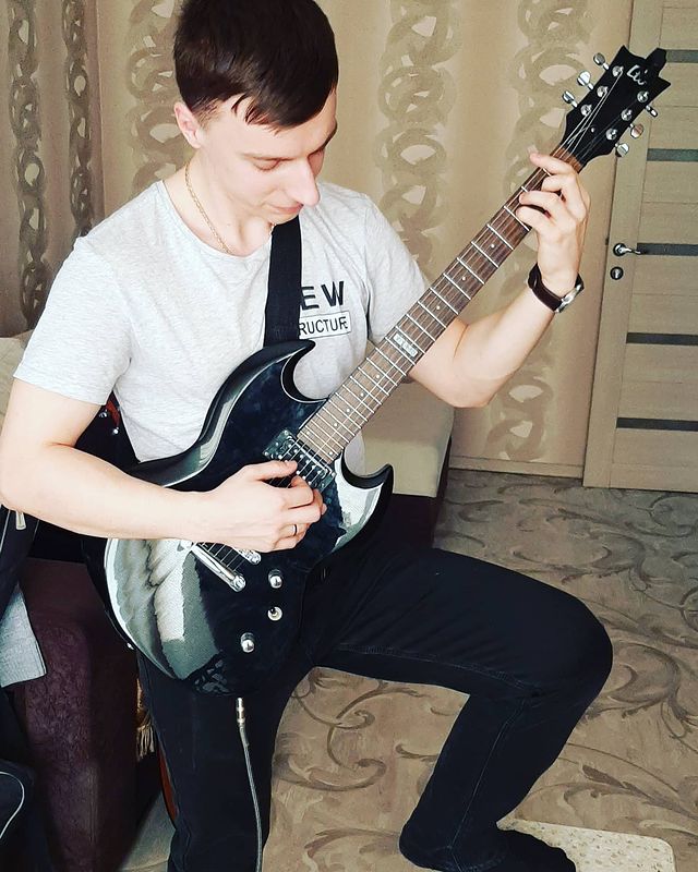 vladislav96panov в LOOKY. #бас-гитара. #бас-гитара сложна в...