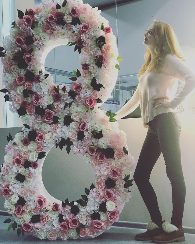 snastia23 в LOOKY. . С праздником девчонк...