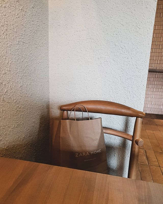 coffeecaramelru в LOOKY. #гастробарочередь,#home,#zara,#zarahome,#brown,#wood,#krasnodar,#nature,#minimalism,#едакраснодар. Хотеть возвращаться ...