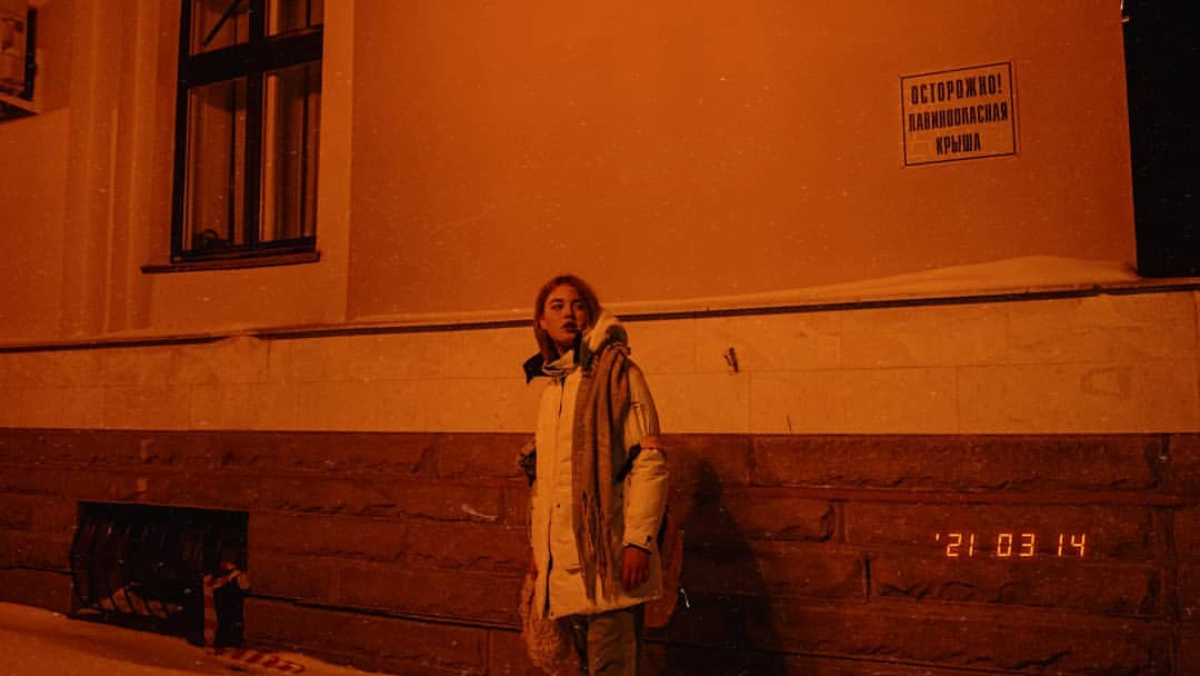 boypravsergei_ph in LOOKY. #portrait,#retro,#lomography,#lomo,#film,#photography,#fujipro400h,#nightphotography,#city,#mood,#fujicolor,#olympuspenepl3,#helios44m,#helios,#helios44_love,#girls,#retrography,#girl,#snow,#winter,#emotions,#russianphotographer,#russianphoto,#tyumen,#mcdonalds,#bokeh,#light,#neon,#strangerthings. #portrait  #retro #l...