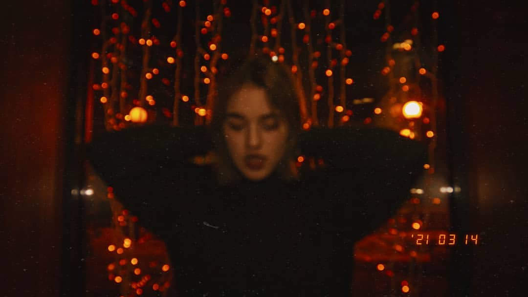boypravsergei_ph in LOOKY. #portrait,#retro,#lomography,#lomo,#film,#photography,#fujipro400h,#nightphotography,#city,#mood,#fujicolor,#olympuspenepl3,#helios44m,#helios,#helios44_love,#girls,#retrography,#girl,#snow,#winter,#emotions,#russianphotographer,#russianphoto,#tyumen,#mcdonalds,#bokeh,#light,#neon,#strangerthings. #portrait  #retro #l...