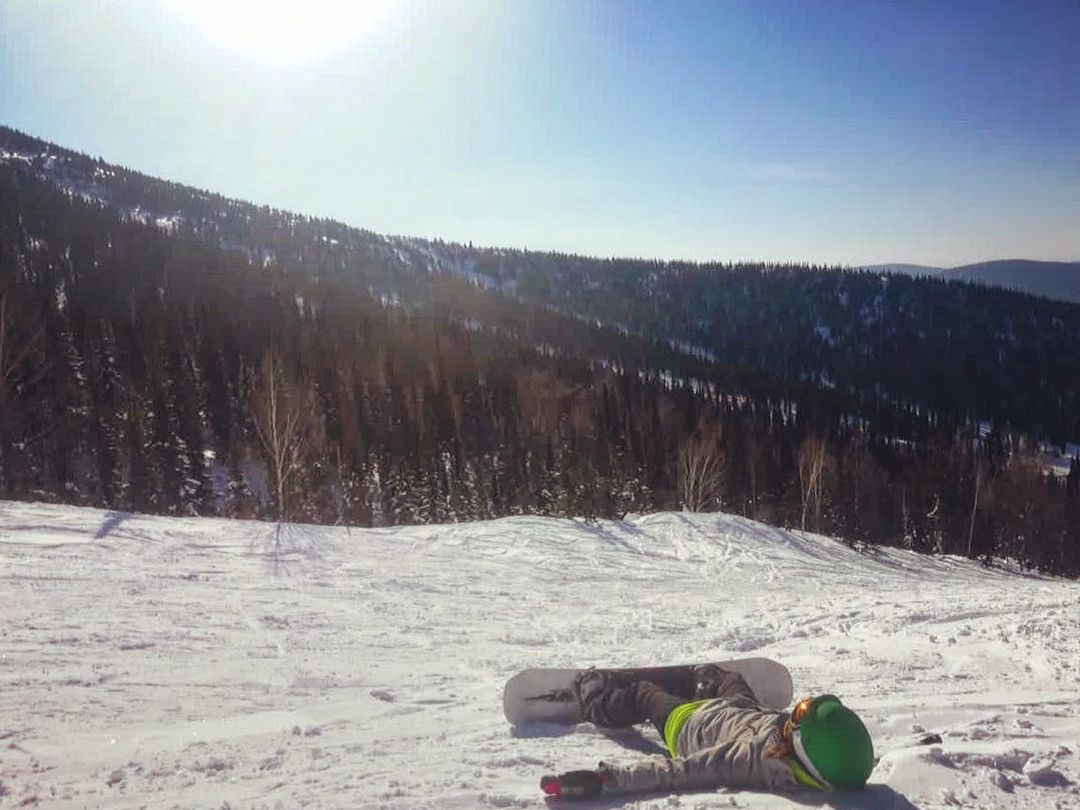 rezvayada в LOOKY — Загораю к лету 😎 #шерегеш #секторе #snowboarding