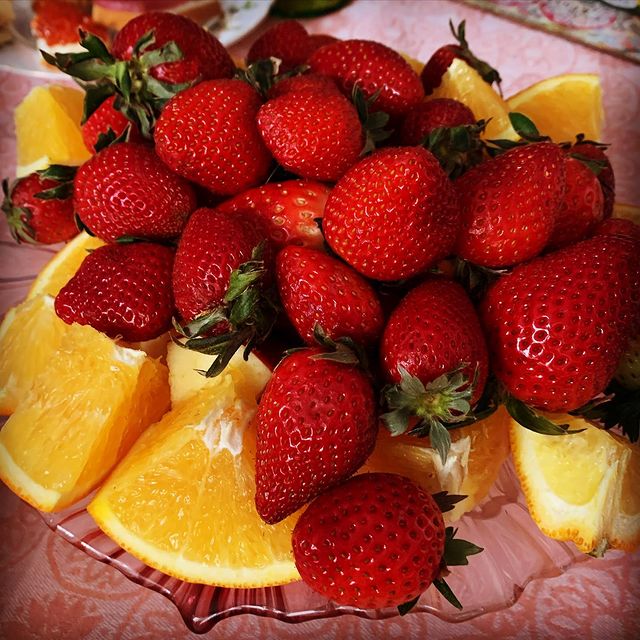 borovikova.eliz в LOOKY. #весна,#люблювкуснопокушать,#выходныессемьей,#пораначинатьжить,#клубника,#инстаеда. В конце концов, чело...