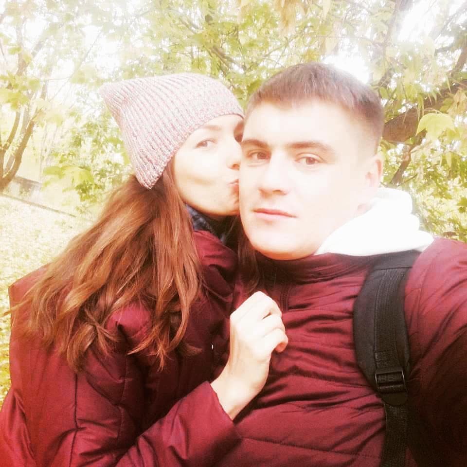 С нашим днём родная!🎉🥳😍😘Прошло всего три года,а кажется уже целая жизнь!Рядом с тобой я счастлив,и буду стараться делать тебя счастливой!😘 люблю тебя 😍
