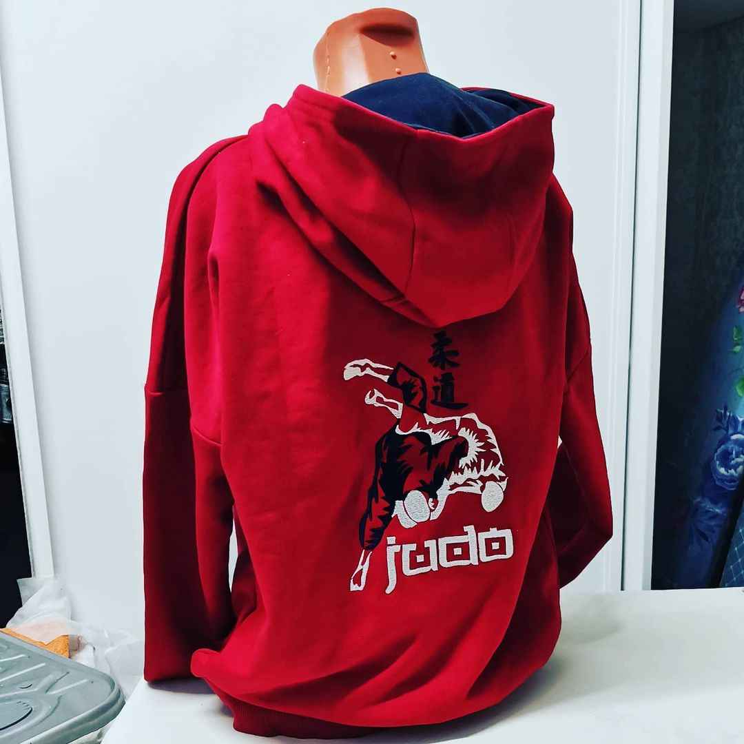 Украсила кофту спортсмена дзюдоиста.

#elena_f_embroidery
#вышивкавнижнемновгороде
#вышивканаодежде
#вышивканазаказ
#вышивканазаказнижнийновгород
#вышивканакрое
#машиннаявышивкавнижнемновгороде
#подарокмальчику
#подарокспортсмену
#подарокпапе
#подарокбрату