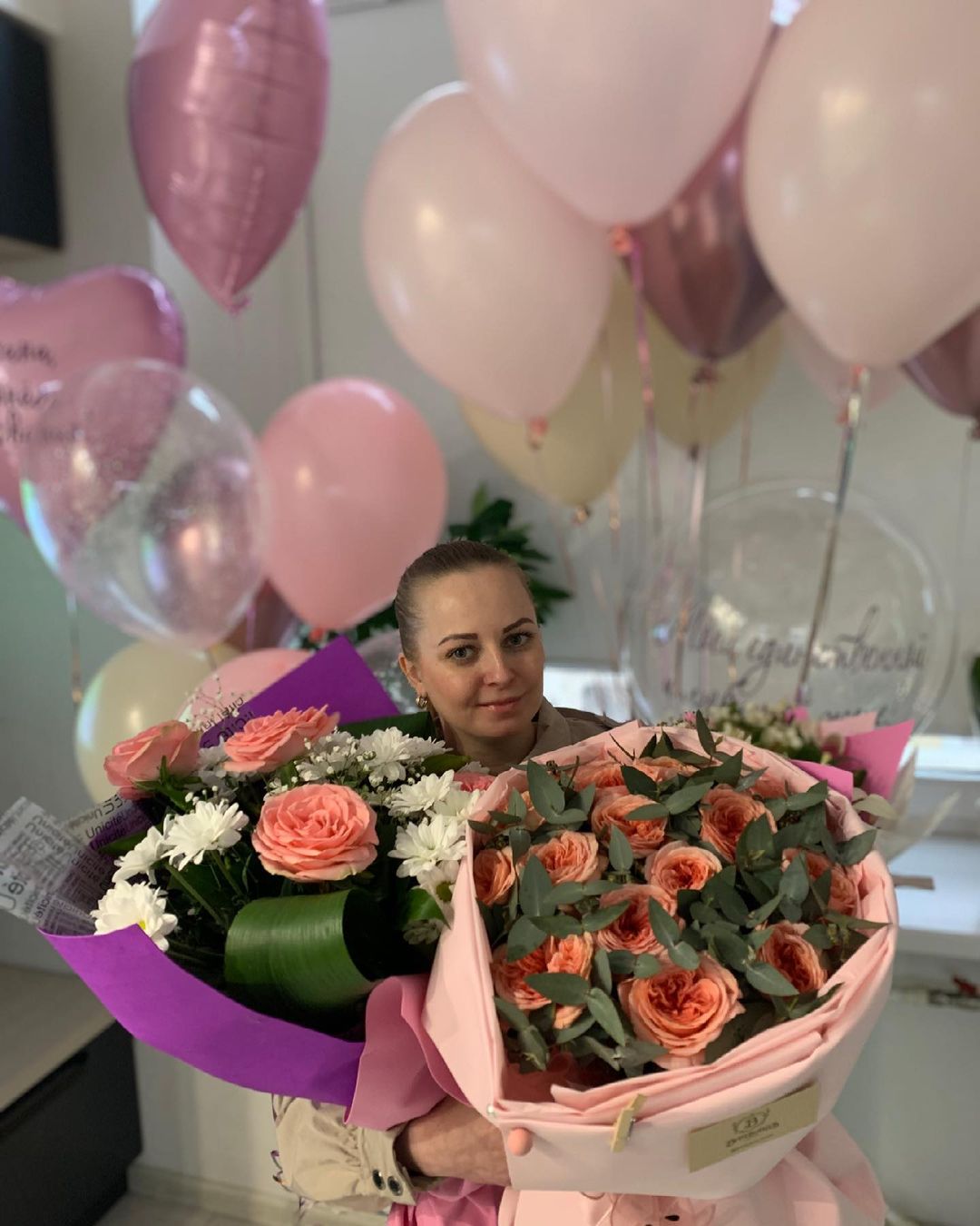 Прихожу домой, меня ждут дома 😍😍😍😍,#8апреля #праздникуменя 🎉🥳🥳🎉 @panteleei @violettazhilkova @litovchenko_olga @boyko.o @a.dorogov люблю вас 😘😘😘😘😘😘😘❤️❤️❤️❤️❤️