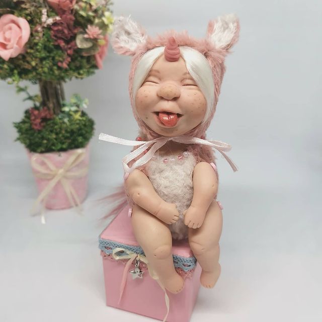 lanaroom_ в LOOKY. #кукланапродажу,#коллекционнаякукла,#куклаизпластики#ручнаяработа,#handmade,#doll#lana_teddy#кукла. Малышка-единорожка🦄...