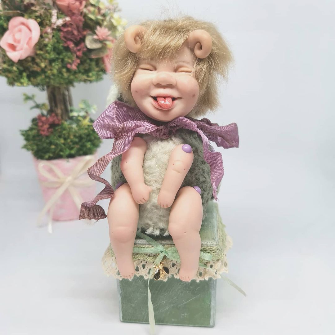 Для мушки тоже сделала подставочку в виде кубика #коллекционнаякукла #интерьернаякукла #кукланапродажу #lana_teddy