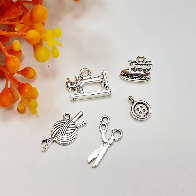 maria_ratnikova_art в LOOKY. #аксессуарыдлякукол#амигуруми#вседлятворчества#вязаниекрючком#вязание#вседлярукоделия#гелиосхоллейск#ейск#игрушкиручнойработы#игрушкиназаказ#люблювязать#длякукол#марьяискусницаейск#магазиндлярукоделия#магазинрукоделия#подаркиручнойработы#поделки#подарки#пряжа#ручнаяработа#рукоделие#рукоделиеейск#товарыдлятворчества#творчество#товарыдлярукоделия#хобби#хендмейд#фурнитурадлякукол#фурнитурадляигрушек#трессы. Подвески! 
Всё дело ...