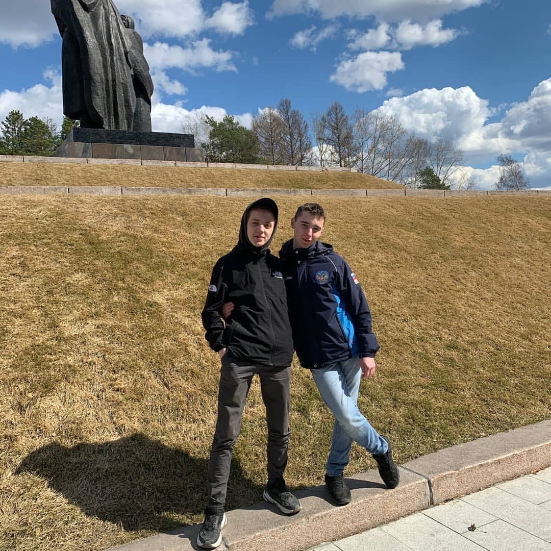 sft.xqnns в LOOKY. . С братанчиком💗