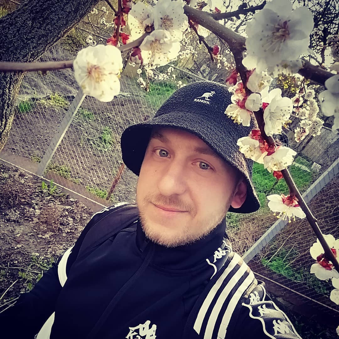 pelysupernike in LOOKY. . Много света... мало ...
