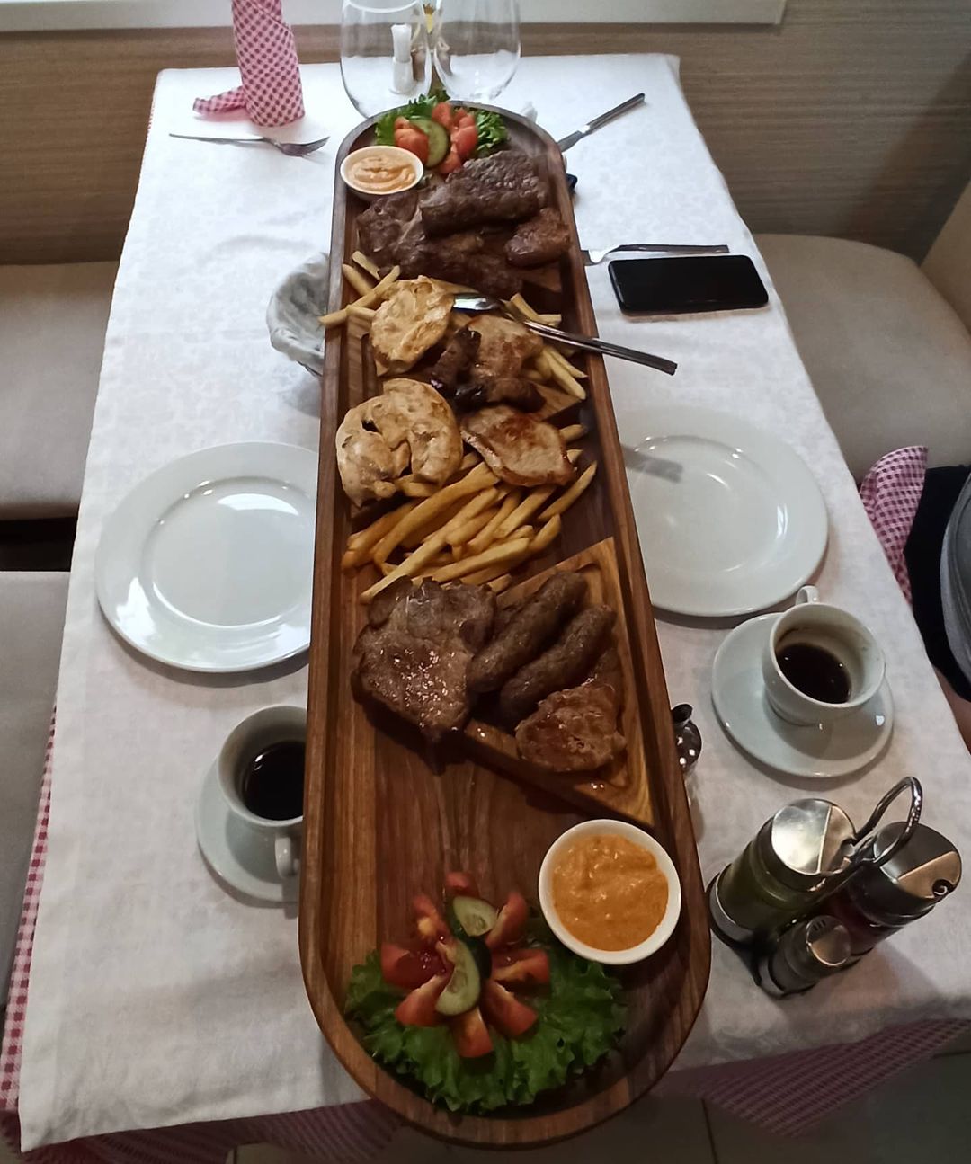 den_de_kraft in LOOKY. #serbia,#чивапчичи,#краснодар,#сербскаякухня. Простое великолепие!...