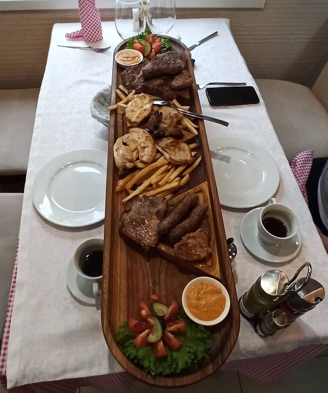 den_de_kraft в LOOKY. #serbia,#чивапчичи,#краснодар,#сербскаякухня. Простое великолепие!...