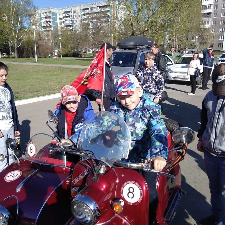 nc076483 в LOOKY. #9мая,#деньпобеды. Парад ретро-автомоби...
