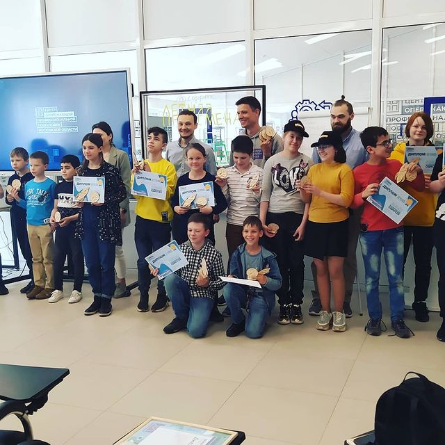 algoritmika_severnoe_butovo в LOOKY. #АлгоритмикаСеверноеБутово,#программированиебутово,#занятиядлядетей. Ура! 3 команды из на...