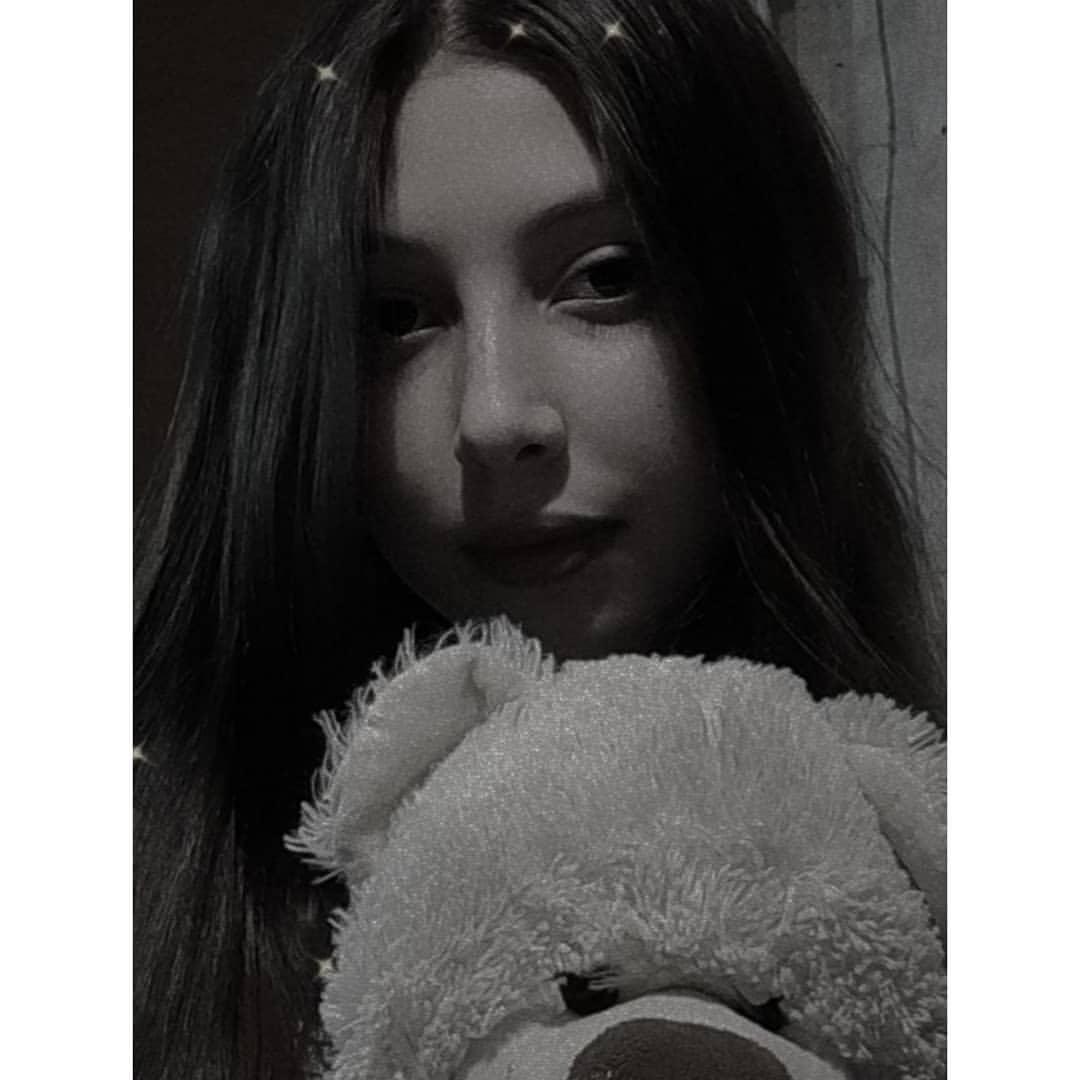 di_20h in LOOKY. . 🖤