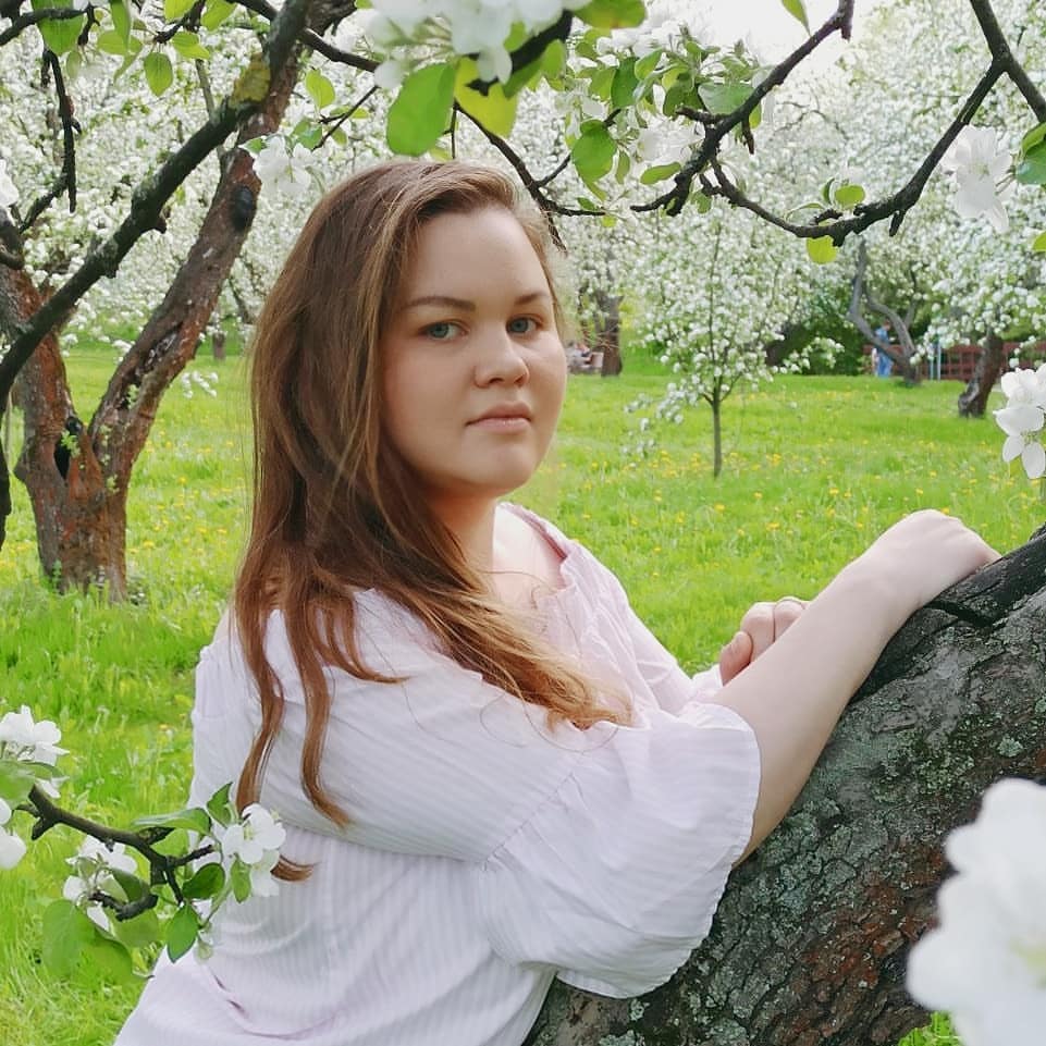 justbabycore в LOOKY — Девушка в яблонях. 
Фотохудожник Александр Устюжанин