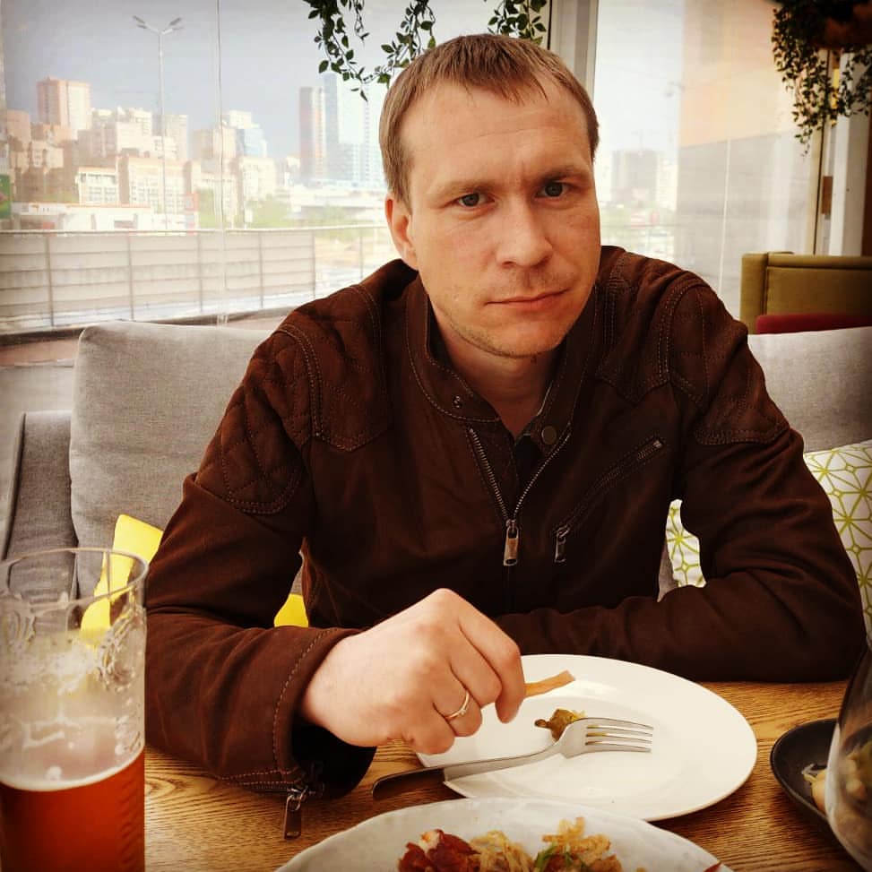 stas.nvkz в LOOKY — Как говорит жена: -"а чё, девяностые подъехали?"