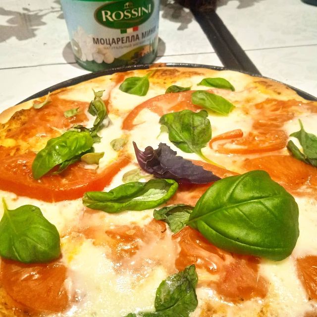 kuchen_bake в LOOKY. #пицца#готовимдома,#едимдома,#моцарелла,#еда#ужин,#pizza,#yammy,#cooking. Пицца "Маргарита" на...