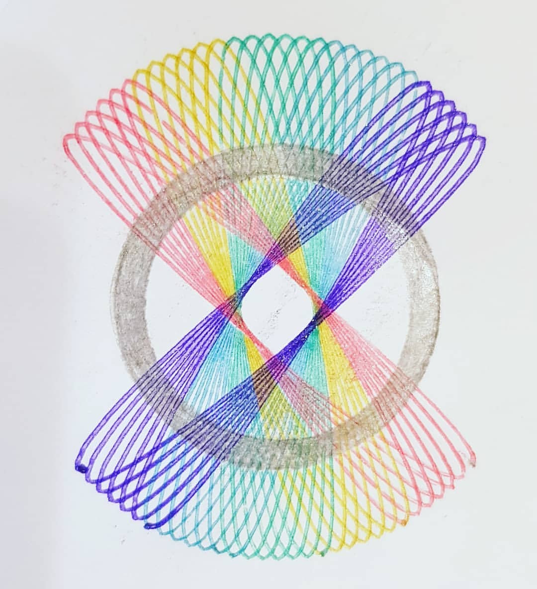 #spirograph #spirography #metallicgelpens #glittergelpens #rainbow