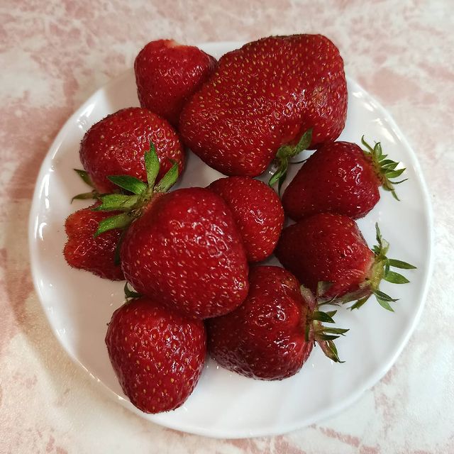 irin_no4ka.96 в LOOKY. . Вот и первая клубнич...