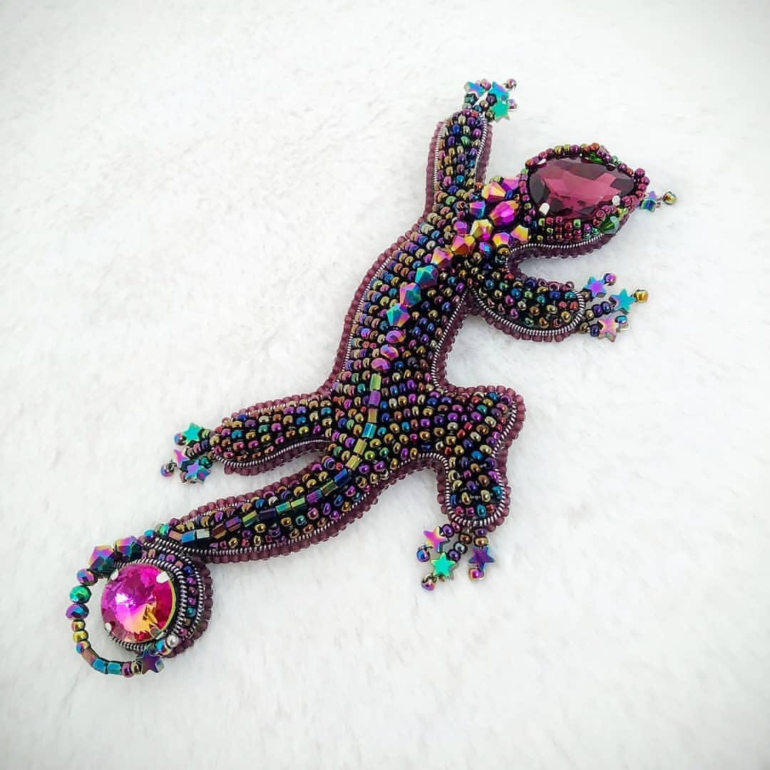 3D брошь радужная саламандра с кристаллами!🦎
В наличии 1 шт.
Цена-3000 руб.
Продано❌

#broochsalamander
#broochlizard 
#handmadebrooch 
#handmadegift 
#motherdaygift