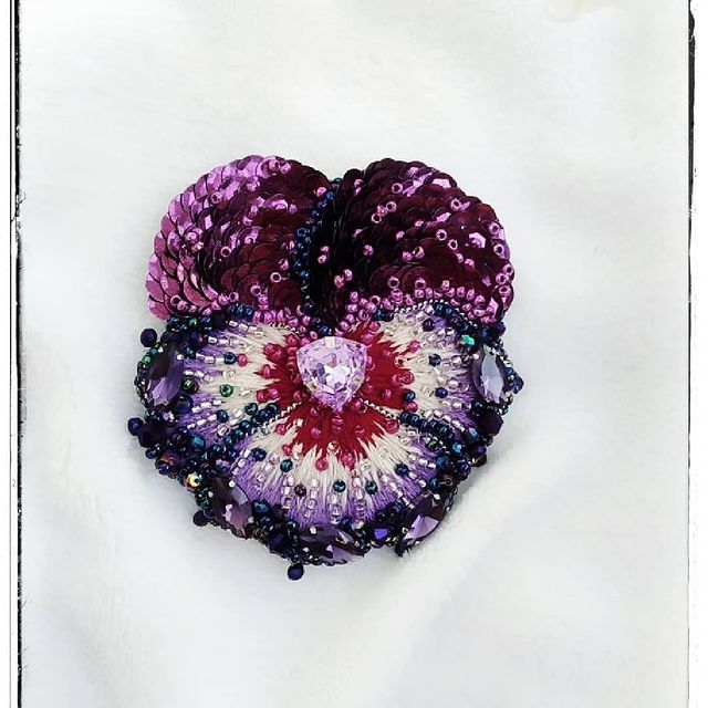 specialjewelrystore в LOOKY. #брошьцветокручнойработы,#handmadebrooch. Яркая и необычная бр...