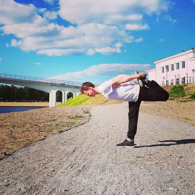 Ilya_Vishudha в LOOKY. #йога,#асана,#хатхайога,#йогин,#ilya_vishudha,#ilya_vishudha_discipline,#yoga,#yogi,#hathayoga,#asana,#тверь,#tver,#tveryoga,#yogaeveryday,#yogalife,#yogalove. Между радостью и гор...