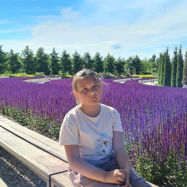ksukhaliullina в LOOKY. . Позади цветущий шалф...