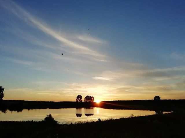 ieugene.mat в LOOKY. #озеро,#goodivening,#happytime,#summertime,#storyofmylife,#счастье,#happyness,#goodtimes,#nature,#naturelovers,#nofilter,#nature,#lake,#sky,#bluesky,#summersky,#philosophy,#clouds,#forest,#photo,#sunset,#закат. 🏞Всё вокруг иллюзор...