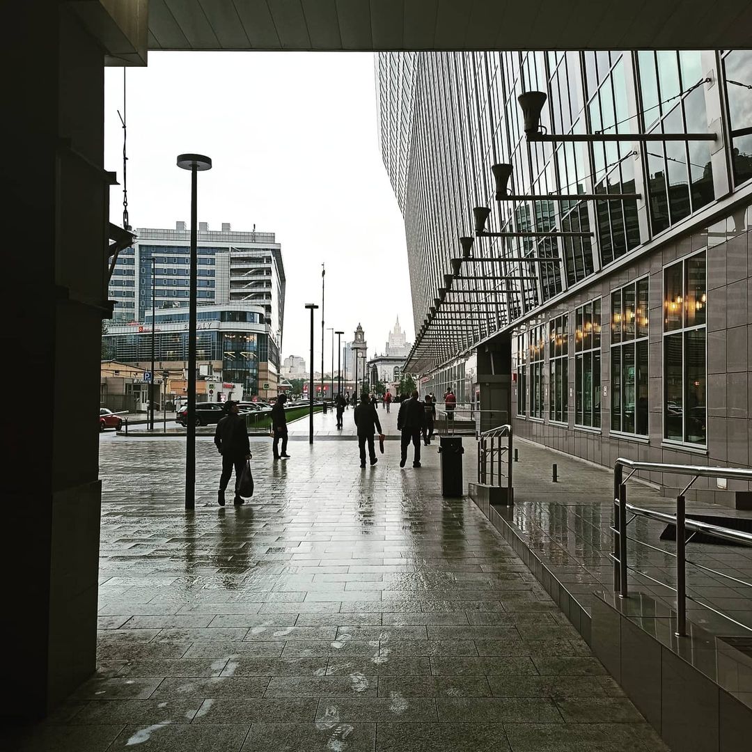 darya_art2020 in LOOKY. #москва,#киевская,#дождь,#лето. Эстетика города в до...