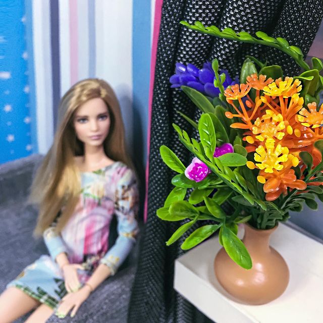 lisizzahut в LOOKY. #bmr1959,#dollphotogallery,#nataliavodianovadoll,#supernovadoll,#barbievodianova,#dollminiature,#summer_vibes,#barbiebmr1959,#dollhouse,#dollcollection,#dollroom,#miniaturefordoll,#miniflowers,#кукломания,#куклохобби,#барбиводянова,#миниатюрадлякукол. Поймала себя на мысл...