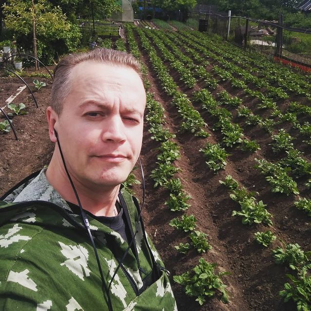 ieugene.mat в LOOKY. #огород,#dacha,#summer,#gardening,#backyard,#potatoes,#menstyle,#menworkout,#menworking,#kitchengarden,#selfie,#willage,#картошка,#men,#menslook,#instaselfie,#jokes,#smile,#humor. 🏞In Finnish, potato...