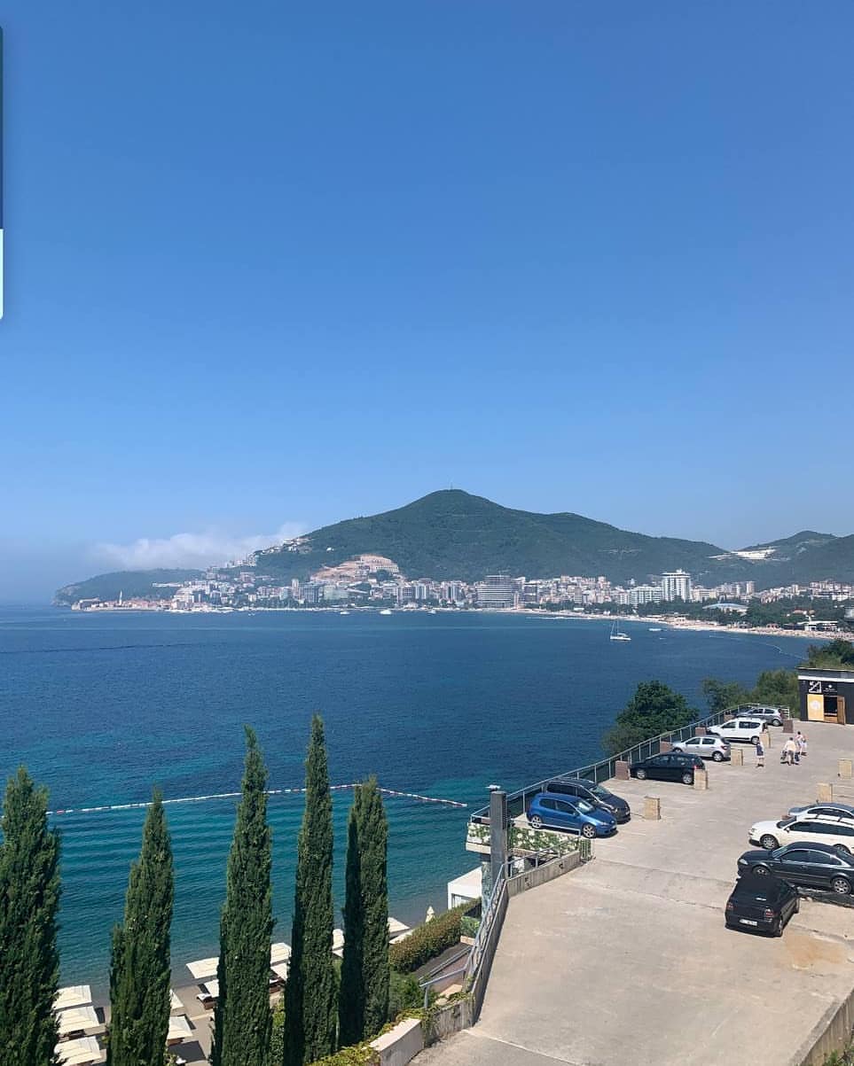 iris_irisovatours в LOOKY — Черногория 

Какое море выбрать в этом году для отдыха? Вари
