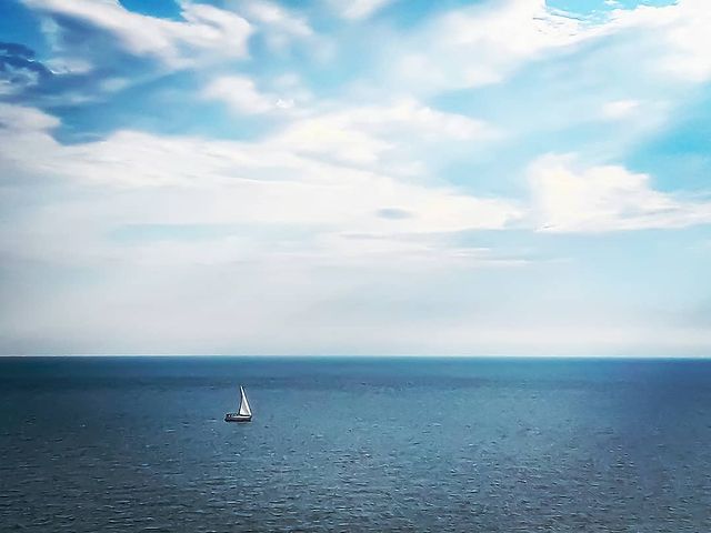 nasyadutova в LOOKY. #анапа2021,#море,#лето,#отпуск,#отдых,#морюшко,#счастье,#черноеморе,#юг,#ракушки,#песок,#новороссийск,#геленджик. Под ним струя светле...