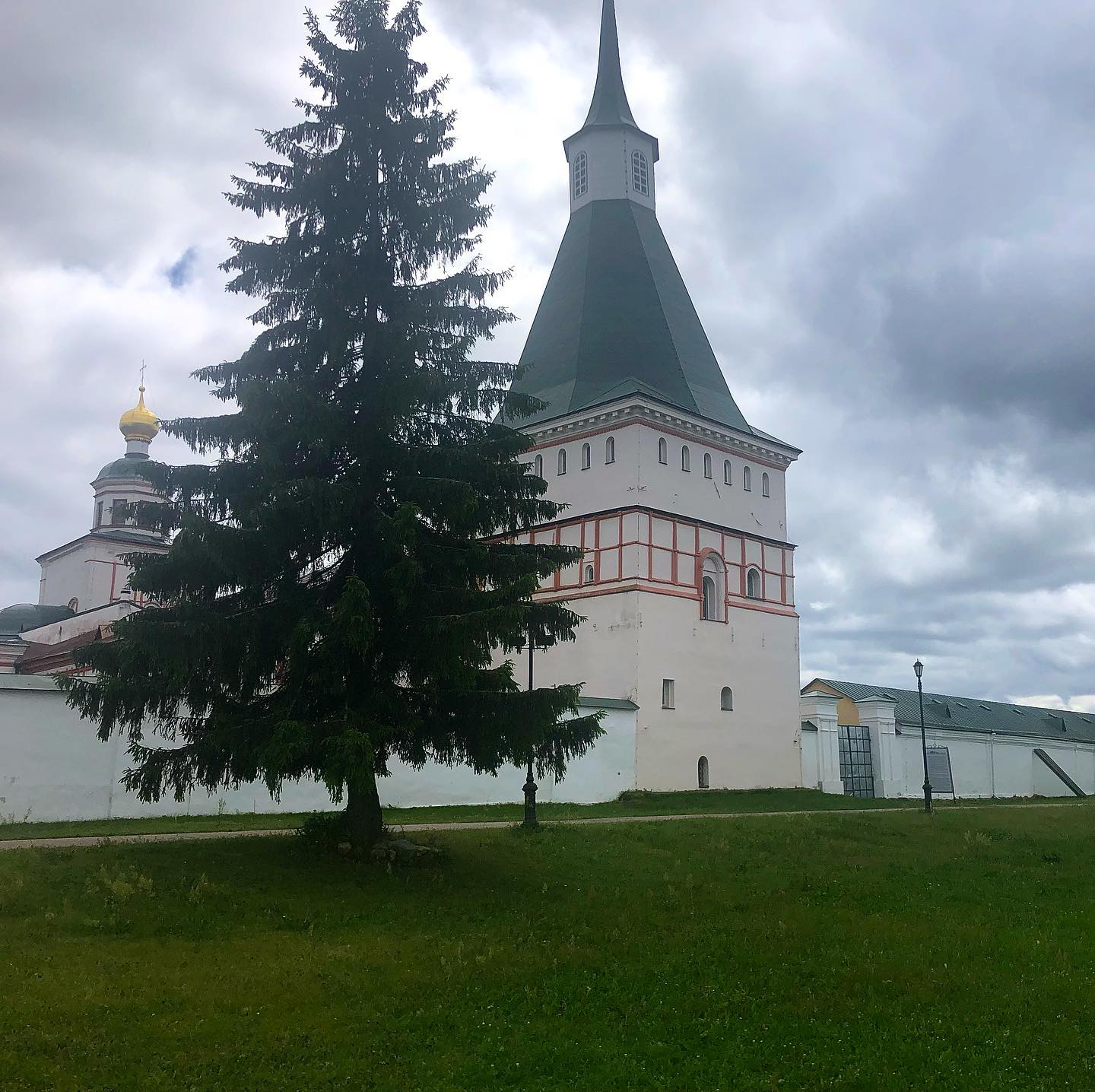evgenia.rosl in LOOKY. #monastery,#history,#валдай,#иверскиймонастырь,#история,#архитектура,#нижегородскаяобласть,#instahistory. #monastery #history ...
