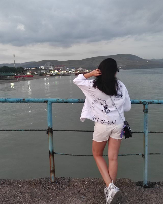 yuana_me8 в LOOKY. . Дьявол прошептал в м...